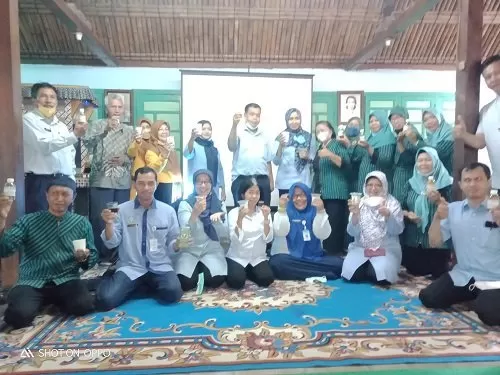 Kegiatan Bintek diakhiri dengan minum jamu bersama  (foto: judiman)