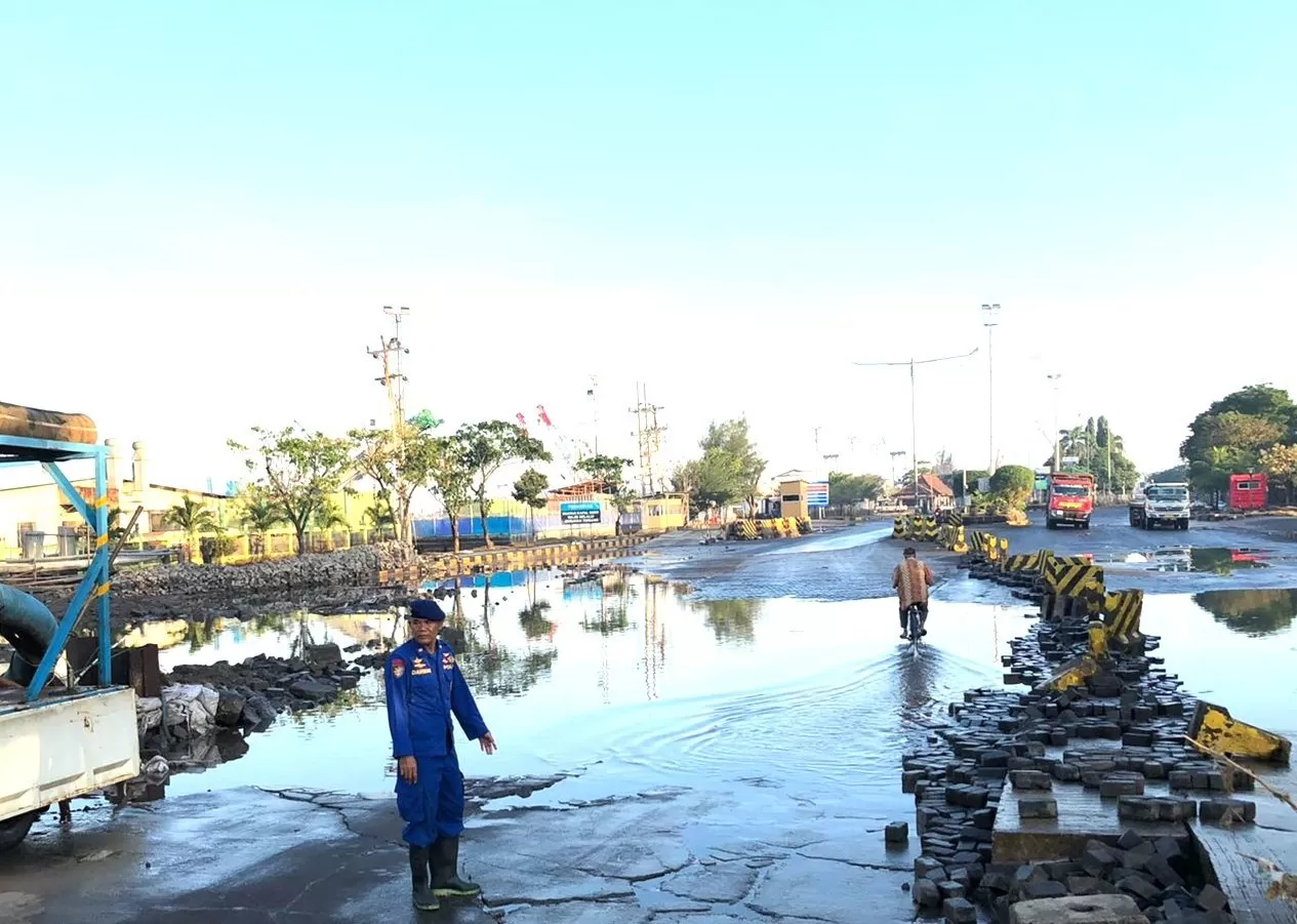 Masih banyak titik banjir rob dikawasan Pelabuhan Tanjung Emas Semarang  (Ist)