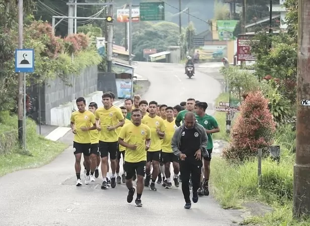Skuad PSS berlatih di Kaliurang. (dok PSS)
