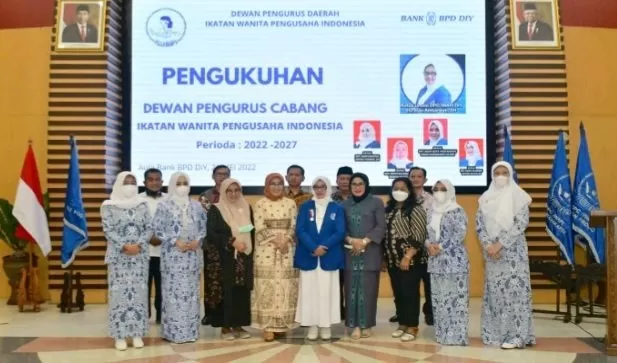 Pengukuhan Dewan Pengurus Cabang IWAPI periode 2022 - 2027.  (Ist)