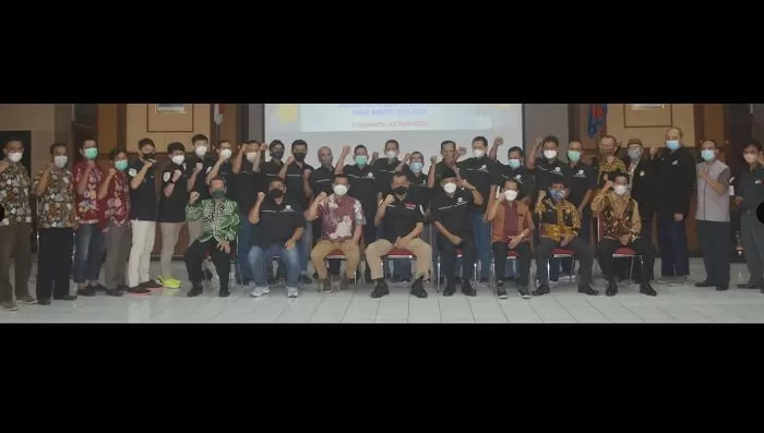 Pengurus  PTMSI DIY yang dilantik  bersama  Ketum  PP PTMSI, Sekda DIY, perwakilan  KONI DIY, perwakilan  BPO DIY dan Disdikpora  DIY. (Foto: Abrar)