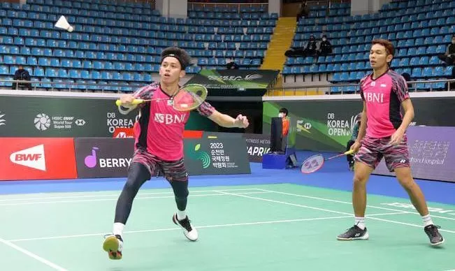 Fajar Alfian/Muhammad Rian Ardianto saat mengalahkan juniornya Bagas/Fikri di semifinal. KR-Humas PP PBSI