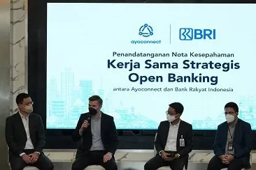 Ki-Ka: Alex Jatra CFO Ayoconnect, Jakob Rost CEO Ayoconnect, Arga M Nugraha Dir Digital dan TI BR, M Ghifary Div Head Digital Banking 01  (ist)
