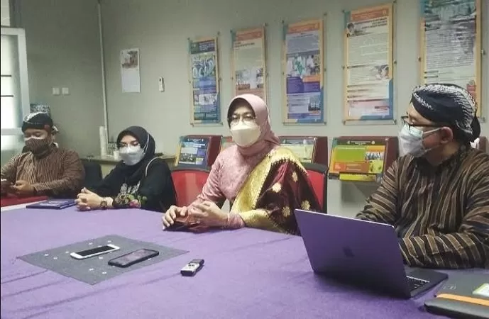 Dirut RSUP Dr Sardjito, Eniarti menyampaikan keterangan pers. (Foto: Devid Permana)