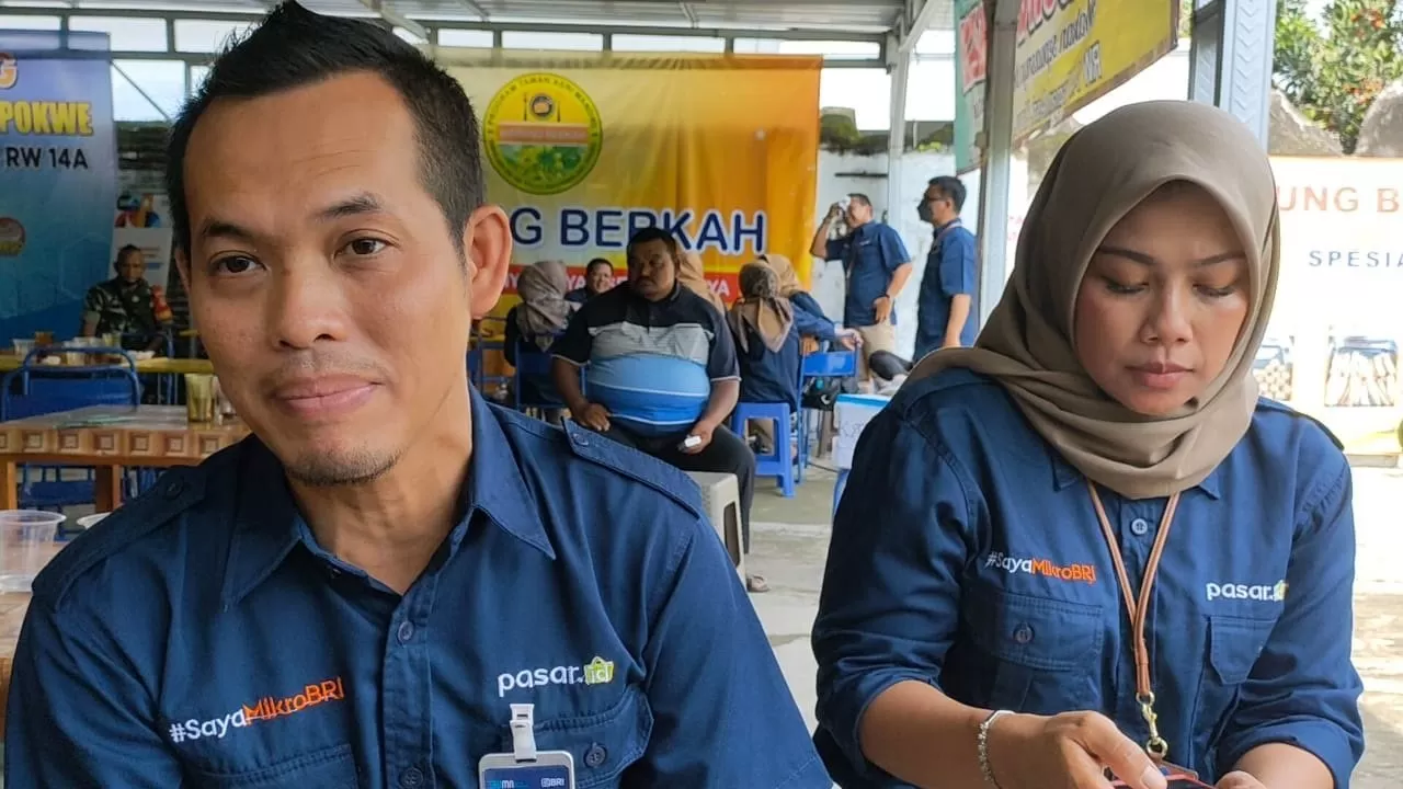 Pimpinan BRI cabang Sragen mengunjungi Warung Berkah (foto: said masykuri)