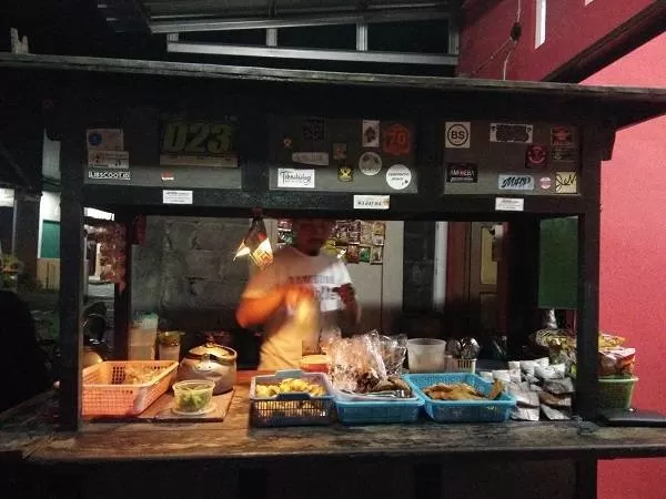 'Angkringan Gosong' tampil sederhana namun rasanya tak terlupakan. (Foto: Avi N A)