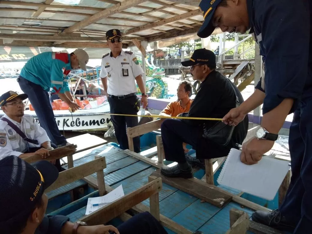 Ramp Check  perahu  wisata di Obyek Wisata Logending (Dasih)