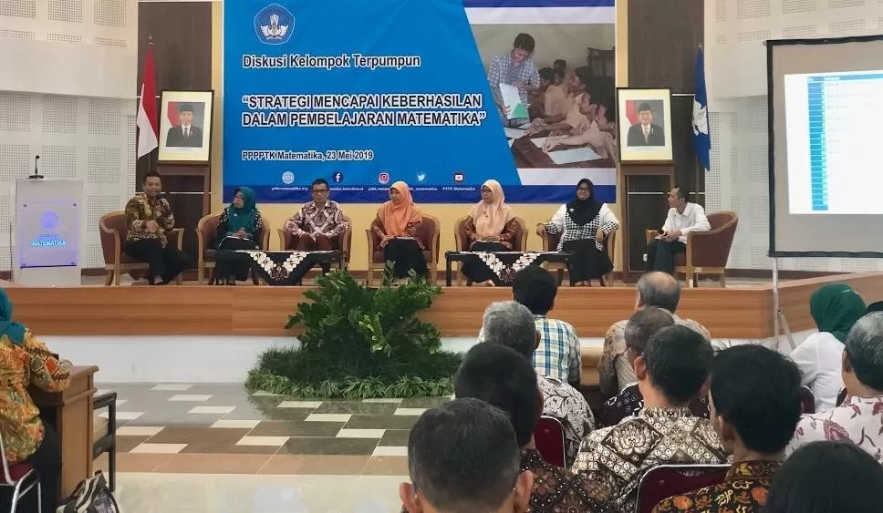 Suasana diskusi di PPPPTK Matematika. (Foto : Harminanto)