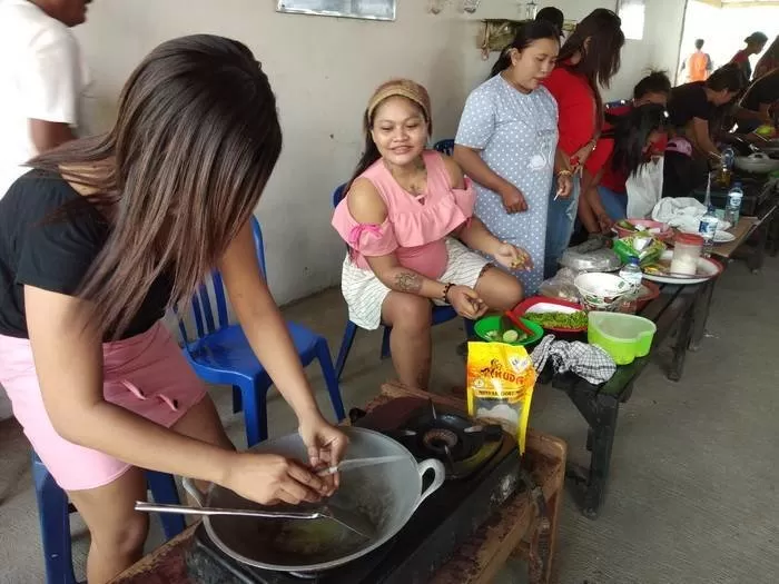 Penghuni LI Margorejo sedang mengikuti pelatihan usaha (Foto :Alwi Alaydrus).