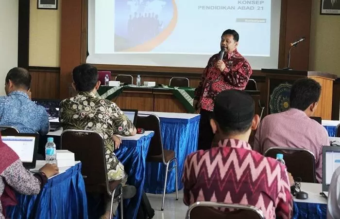 Dr Suliswiyadi saat berbicara di forum workshop. (Foto: Thoha)