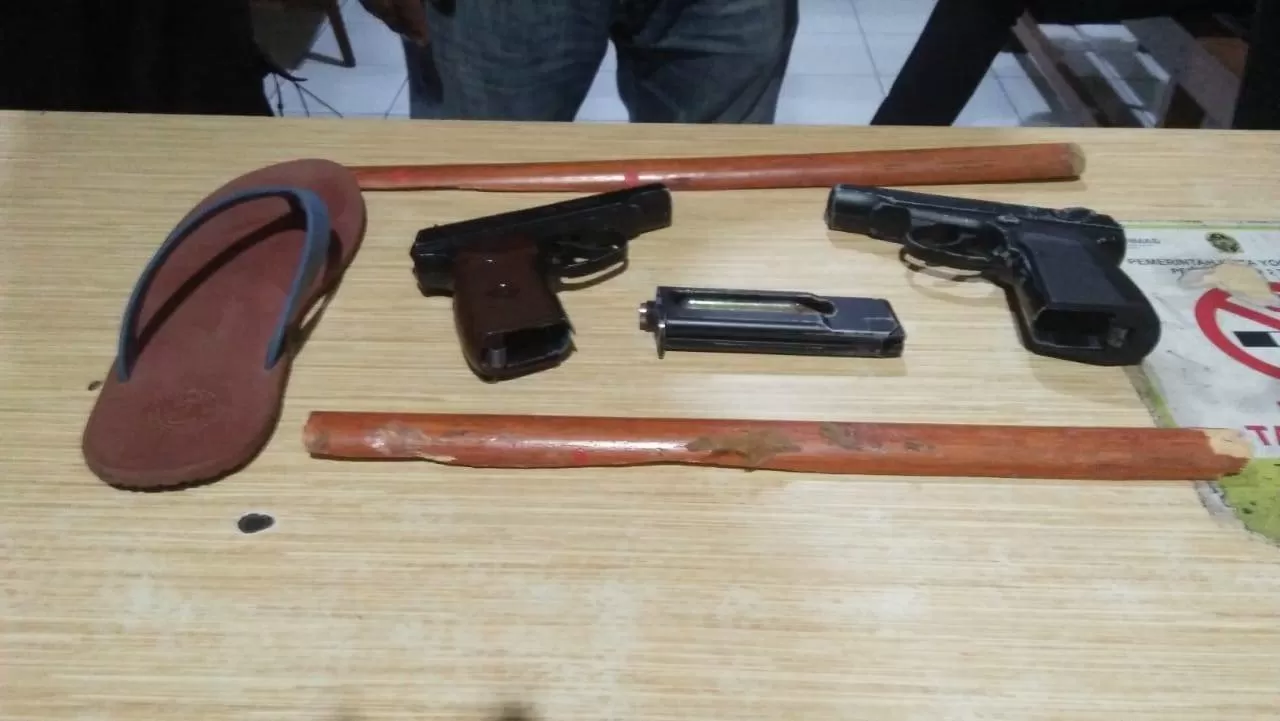 Barang bukti soft gun yang berhasil diamankan petugas.