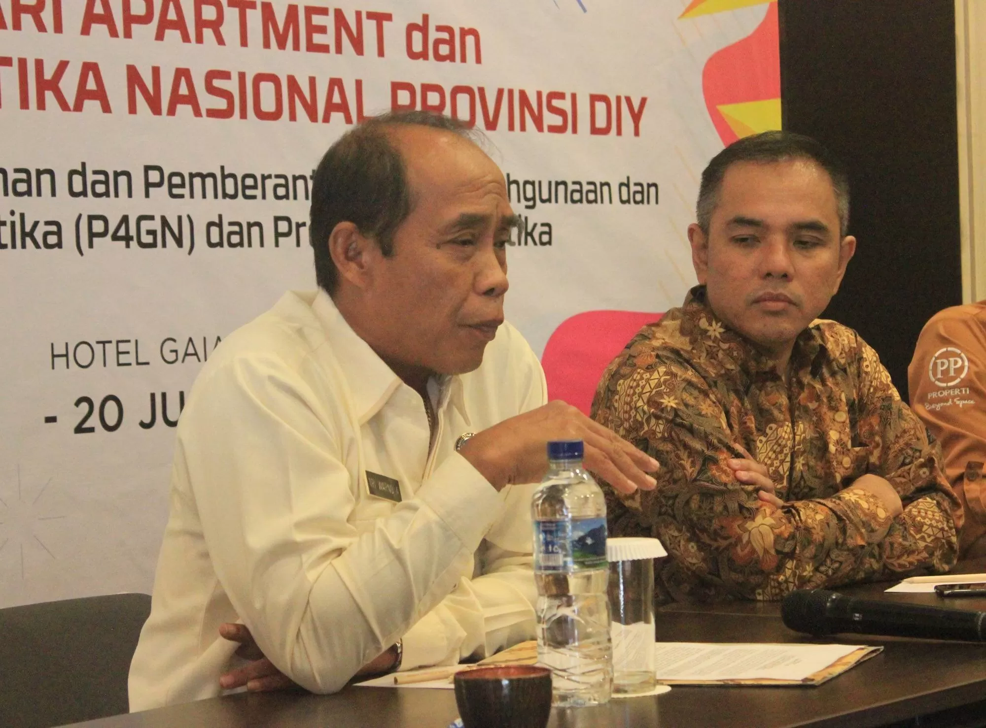 Kepala BNNP DIY, Brigjen Pol Brigjen Pol Triwarno Atmojo (kiri) bersama Vice Presedent Reality PT PP Properti, Rudy Harsono usai penandatanganan MoU.