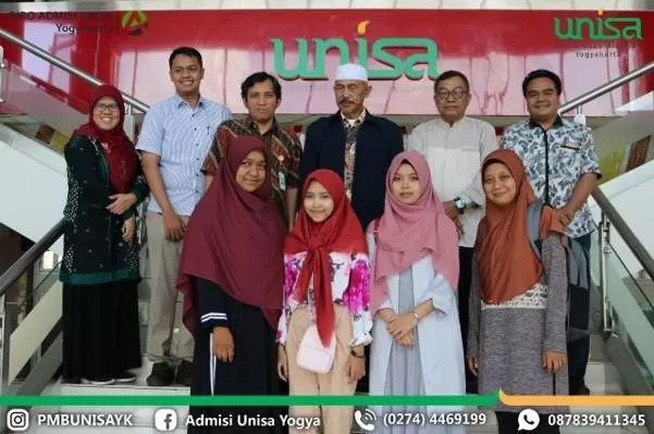 UNISA Yogyakarta realisasikan program &acirc;&euro;&tilde;Satu Keluarga Satu Sarjana&acirc;&euro;&trade;.