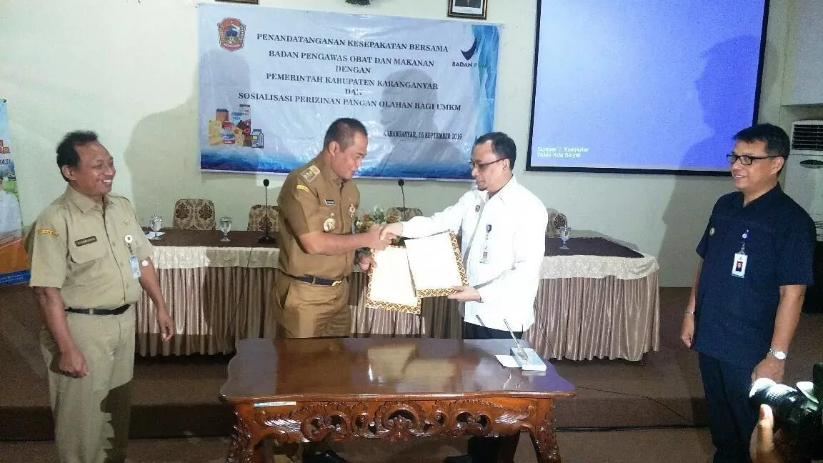 Pemkab Karanganyar bersama BBPOM Semarang tandatangani MoU Izin pangan olahan. (foto:Abdul Alim)