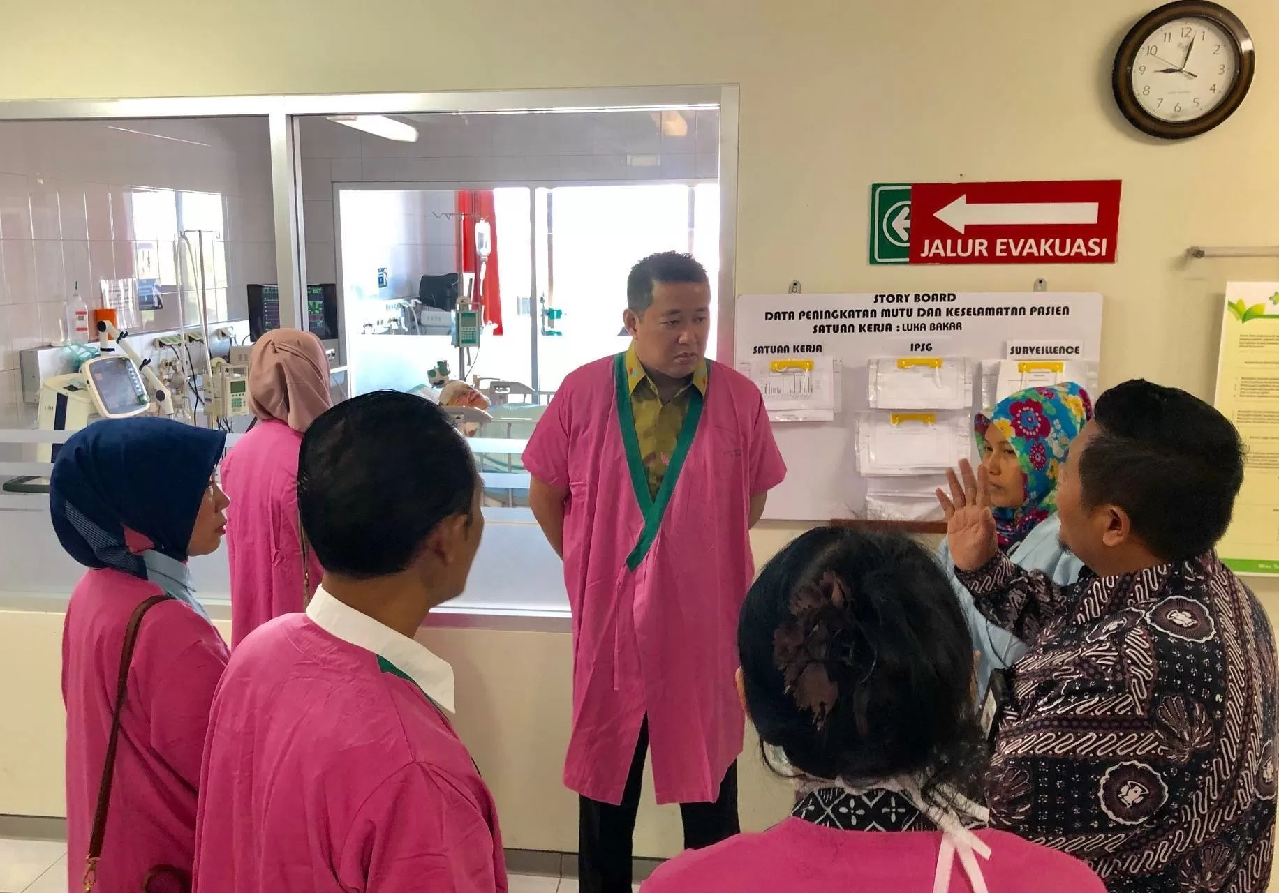 Pihak RSUP Dr Sardjito saat menjelaskan kondisi pasien Sigit pada perwakilan BPJS Ketenagakerjaan (Harminanto)