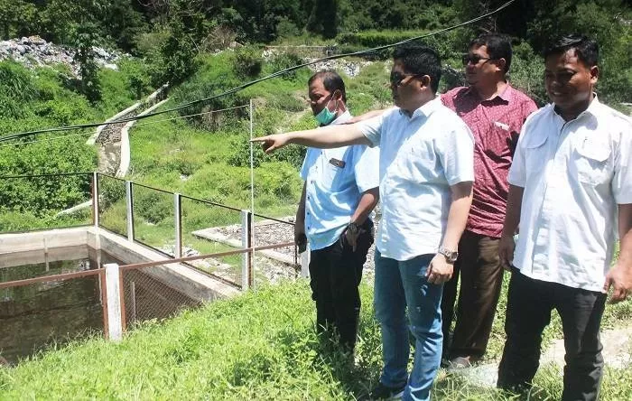 Komisi C melihat tampungan limbah cari TPST Piyungan Bantul. (Foto: Sukro R)