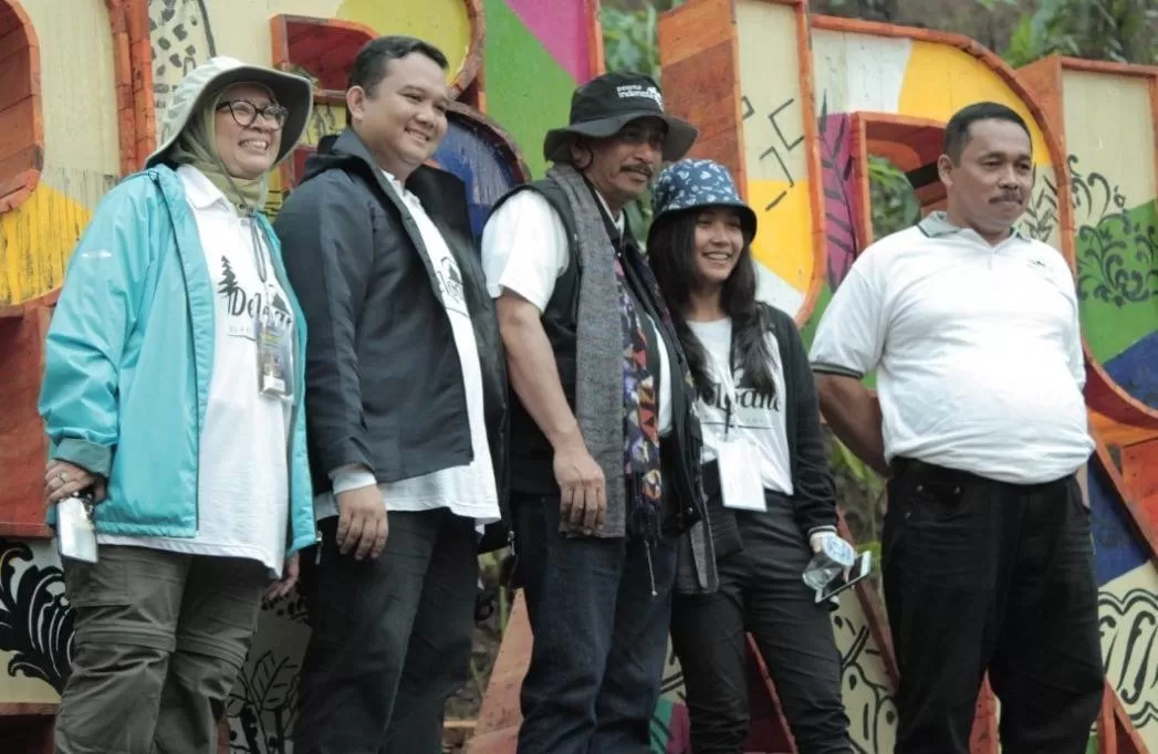 Direktur BOB Indah Juanita (kiri) saat mendampingi Menteri Pariwisata Ri Arief Yahya dalam sebuah acara. (Istimewa)