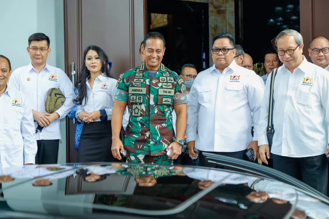 Guntur Muchtar saat bersama Panglima TNI Andika Perkasa, Senin 6 Juni 2022.
