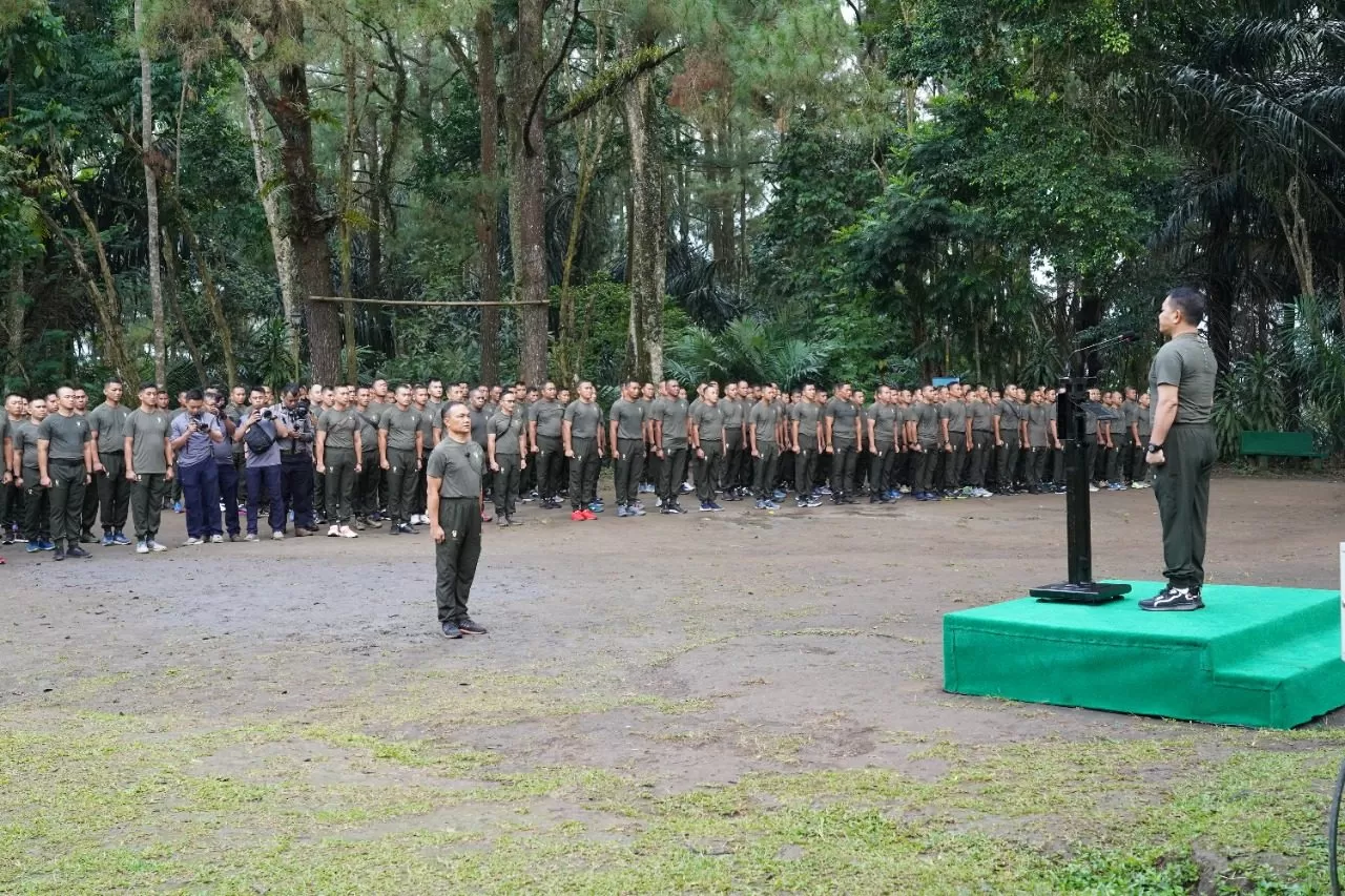 Kasad Jenderal TNI Dudung Abdurachman, saat memimpin apel di Puncak Tidar, pada Tradisi Puncak Tidar.