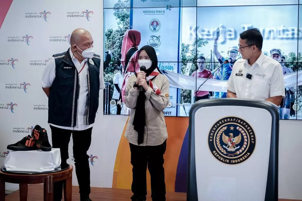 Pada HUT ke-77 RI, siswi SMA ini bakal mengibarkan bendera merah putih di Gunung Elbrus.