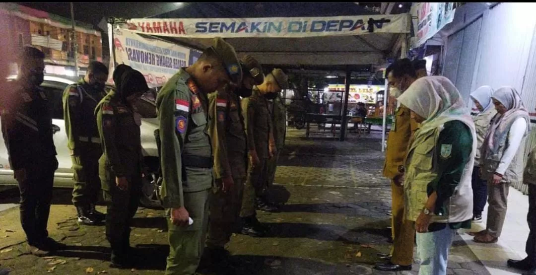 Pihak kelurahan saat apel, sebelum patroli