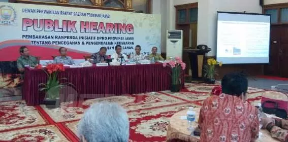 Public hearing yang digelar DPRD Provinsi Jambi dalam rangka pembahasan Ranperda Karhutla