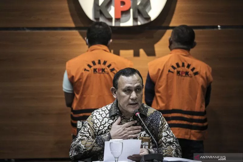 Ketua KPK Firli Bahuri menyampaikan keterangan pers, di Gedung Merah Putih KPK, Jakarta, Kamis (22/4/2021)