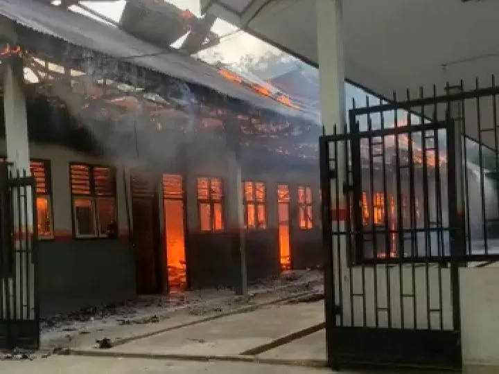 Pemondokan santri Pondok Pesantren Al -Inayah Rimbo Bujang, Kabupaten Tebo terbakar, Senin (31/5/2021)