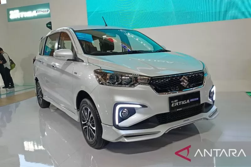 All New Suzuki Ertiga Hybrid diperkenalkan ke publik dalam acara peluncuran di Atrium Mal Kelapa Gading 3, Jakarta, Jumat (10/6/2022)