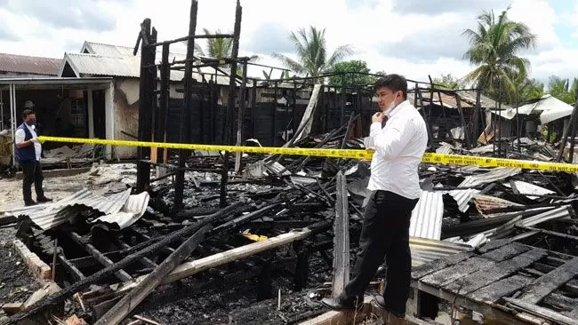 Puluhan jiwa kehilangan tempat tinggal akibat kebakaran di Jalan Panglima Ujung, RT 03, Kelurahan Tungkal III, Kecamatan Tungkal Ilir, Kabupaten Tanjungjabung Barat (Tanjabbar), Senin (24/10/2022) sekitar pukul 09.30 WIB.