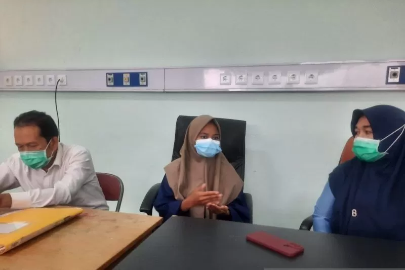 Kustiani (21) orang tua dari balita bernama Muhammad Aska berumur 1,8 tahun warga Purwodadi, Kabupaten Tanjungjabung Barat yang menggunakan surat keterangan tidak mampu (SKTM) saat berobat RSUD Raden Mattaher Jambi. 