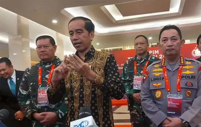 Presiden Joko Widodo usai menghadiri Rapat Pimpinan (Rapim) TNI dan Polri tahun 2023 yang digelar di Hotel Sultan, Jakarta, Rabu (8/2/2023) 