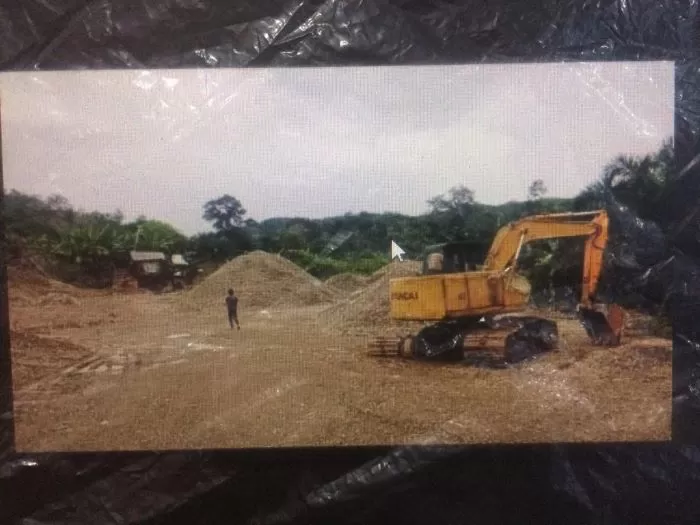 Foto: mesin chruiser pemecah batu resahkan warga Lingga Bayu Madina