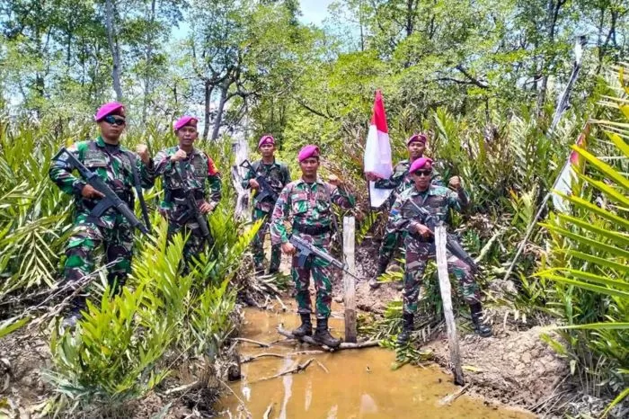 Foto: Satgas Pamtas Pemasangan patok perbatasan.dok puspen tni