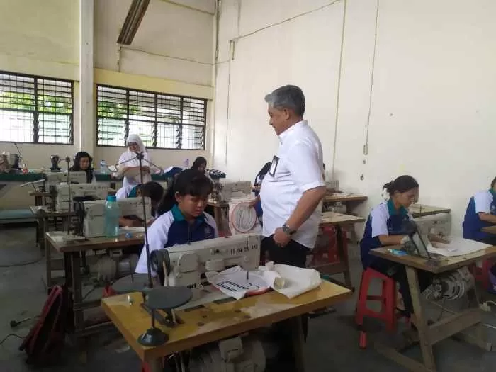 Foto: Plt Kadisnaker Deli Serdang sidak workshop (@diskomenfodeliserdang)