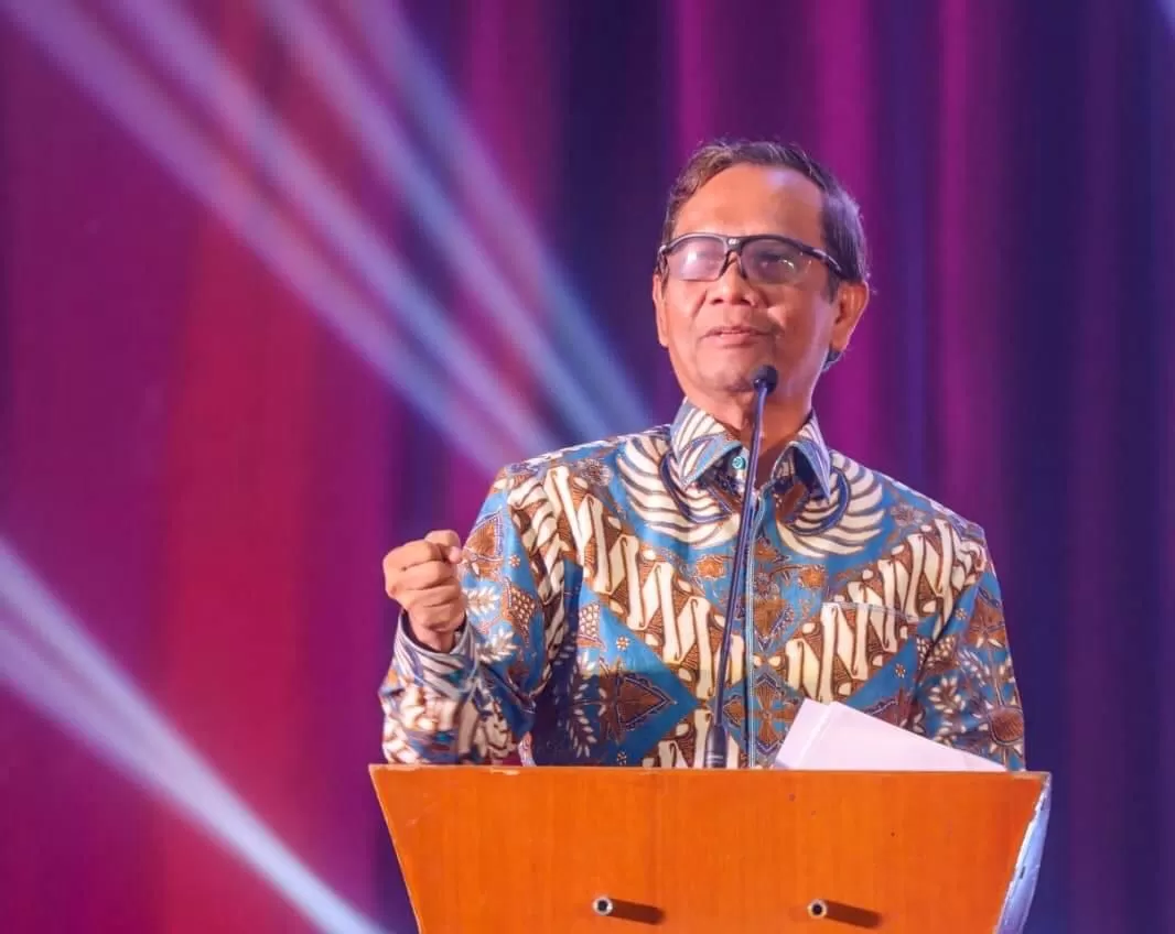 Foto: Menkopolhukam Mahfud MD menyatakan keharusan hukum dalam penetapan tersangka korupsi Johnny G Plate (@mahfud md)