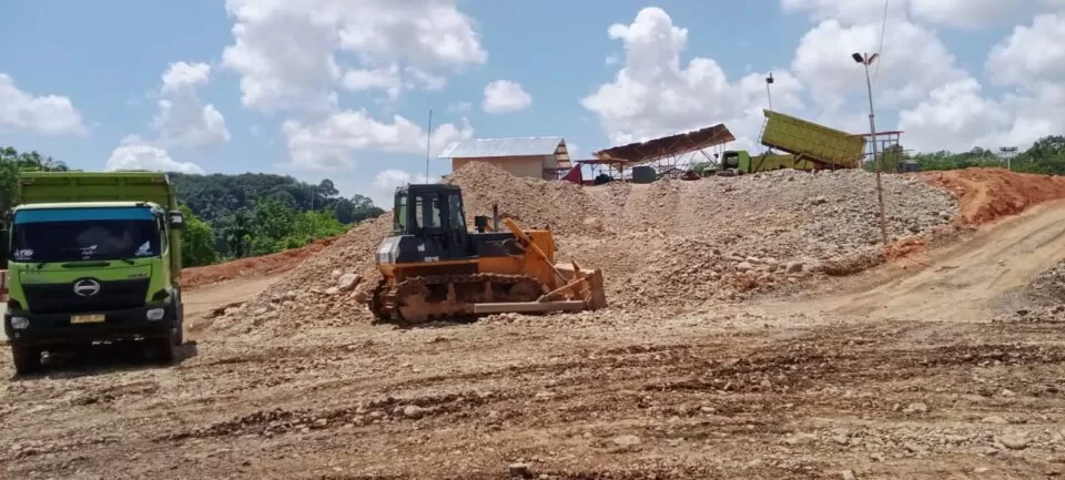 Foto" lokasi pembangunan AMP atau mesin pemecah batu di Lingga Bayu Kabupaten Madina