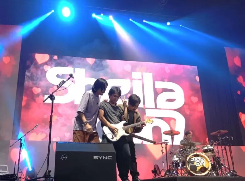 Penampilan Sheila On 7 dalam sebuah event  (Ary B Prass)