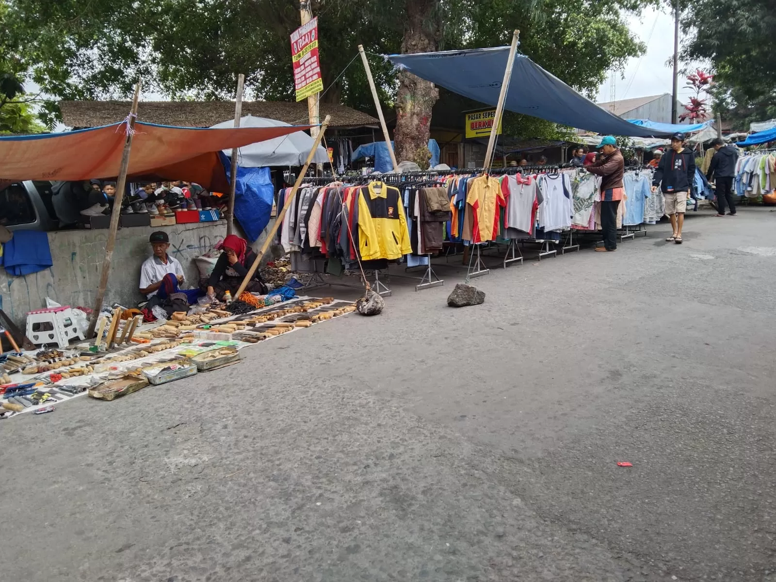 Suasana Pasar Klitikan Muntilan. (Foto : Roby AS)
