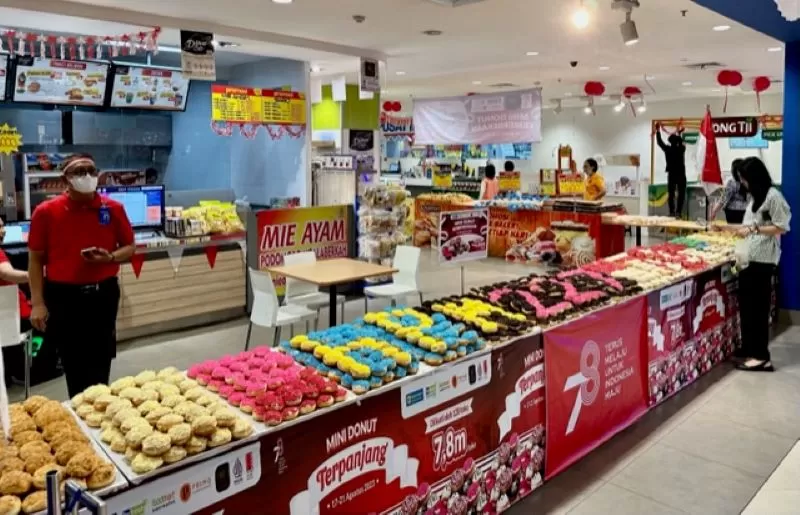 Donat mini 78 tahun Indonesia Merdeka di Hypermart Pakuwonmall Yogya  (Harminanto)