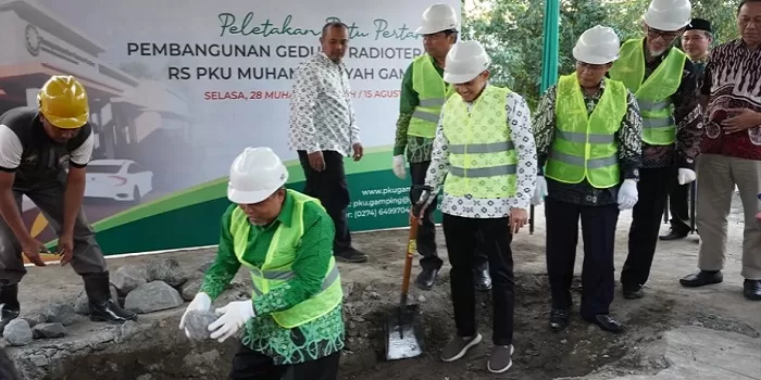 Peletakan batu pertama pembangunan gedung radioterapi.