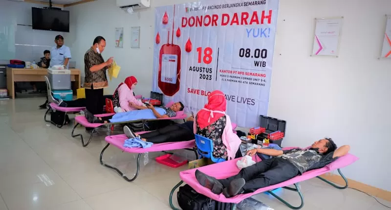 Suasana donor darah di RFB Semarang