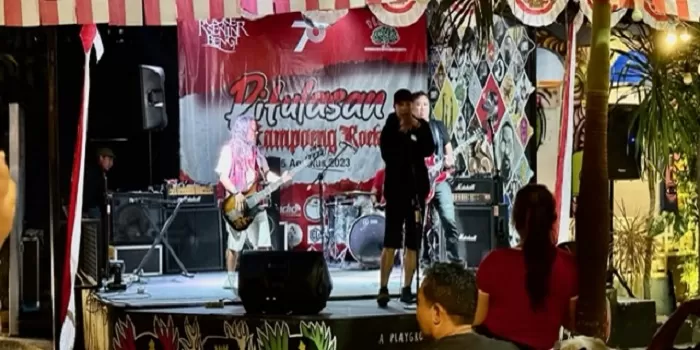   Suasana Pitulasan Kampung Rocker. (Harminanto)