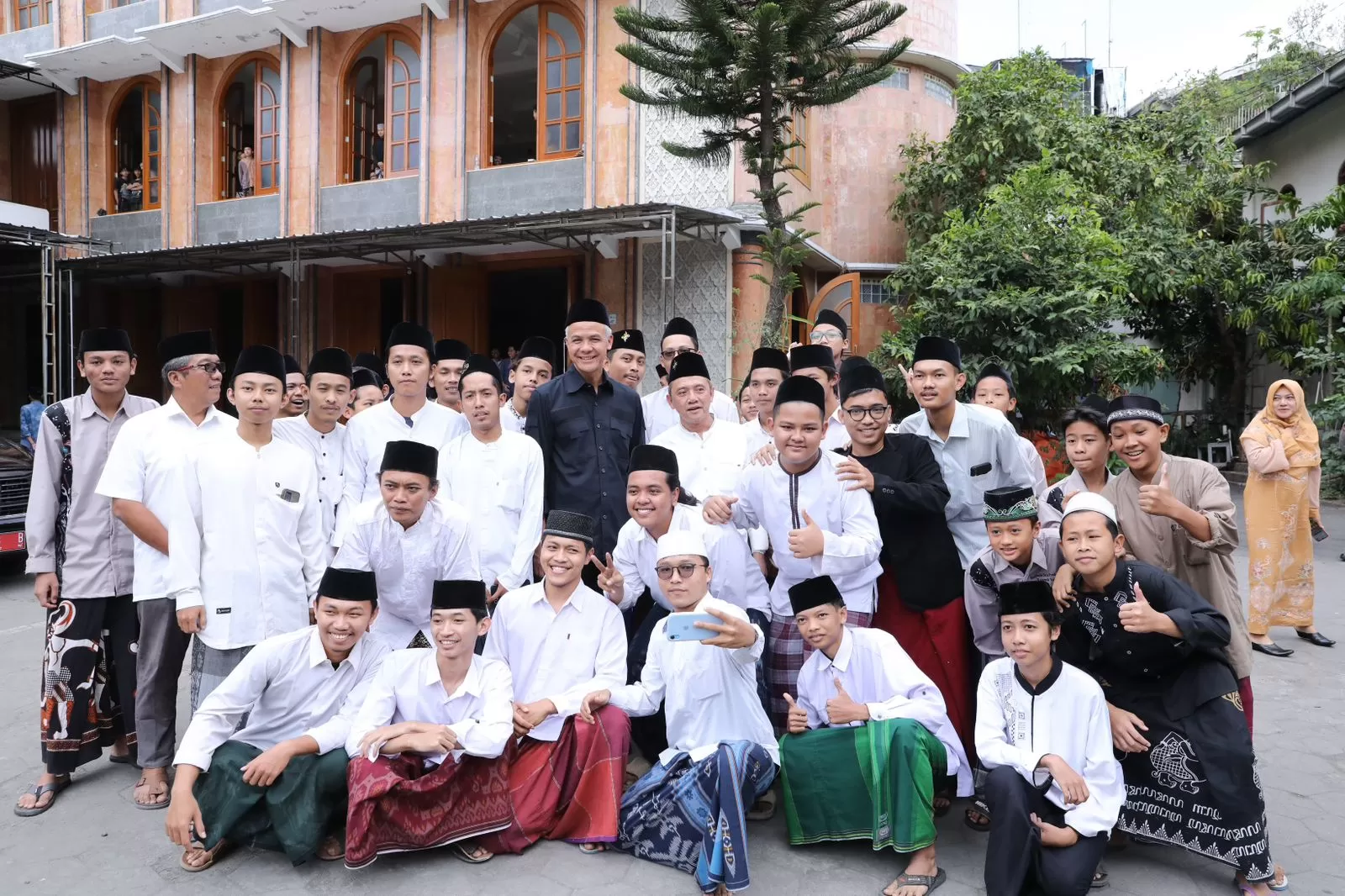 Ganjar berkunjung ke Ponpes Al Munawwir Krapyak