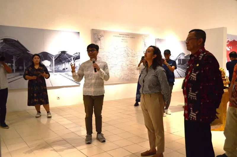GKR Bendara saat melakukan kunjungan ke pameran Upakarya Semarang (Roby AS)