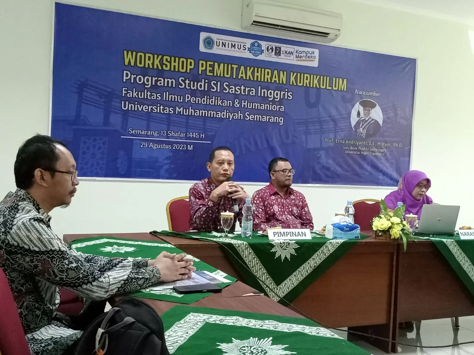 WR I (3 dari kanan) saat membuka workshop. (Foto Sugeng I)