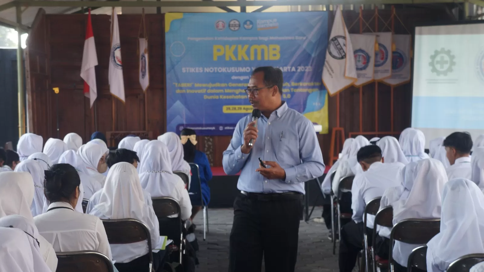 Salah satu rangkaian kegiatan PKKMB Stikes Notokusumo Yogyakarta.