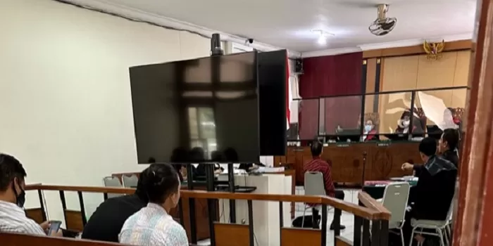   Suasana sidang lanjutan korupsi pembangunan SMPN 1 Wates. (Foto: Harminanto) 