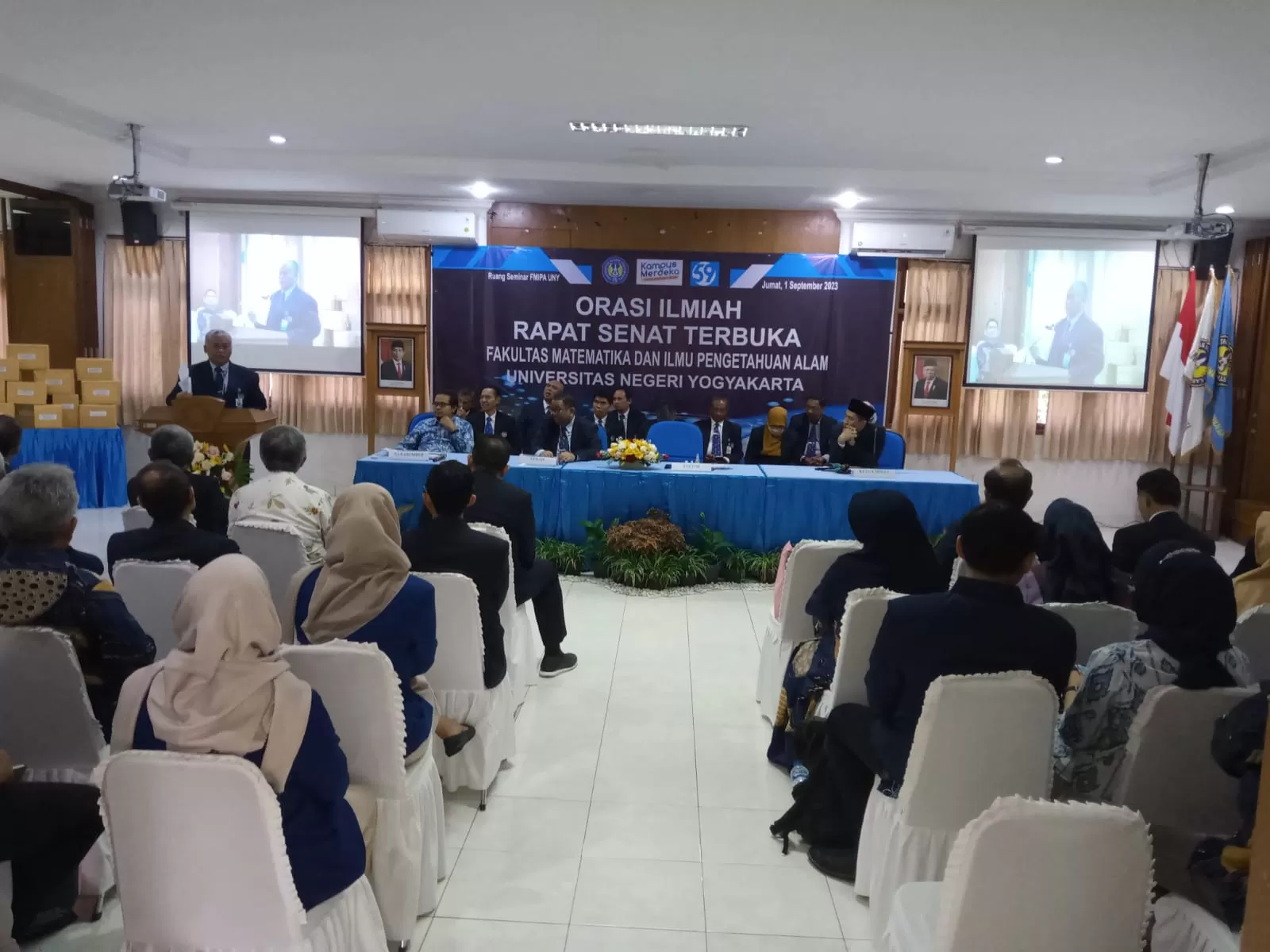 Rektor UNY, Prof Dr Sumaryanto MKes AIFO saat membacakan sambutan di acara Rapat Senat Terbuka untuk merayakan Dies Natalis ke-59 FMIPA UNY. (Foto : Adhitya Asros)