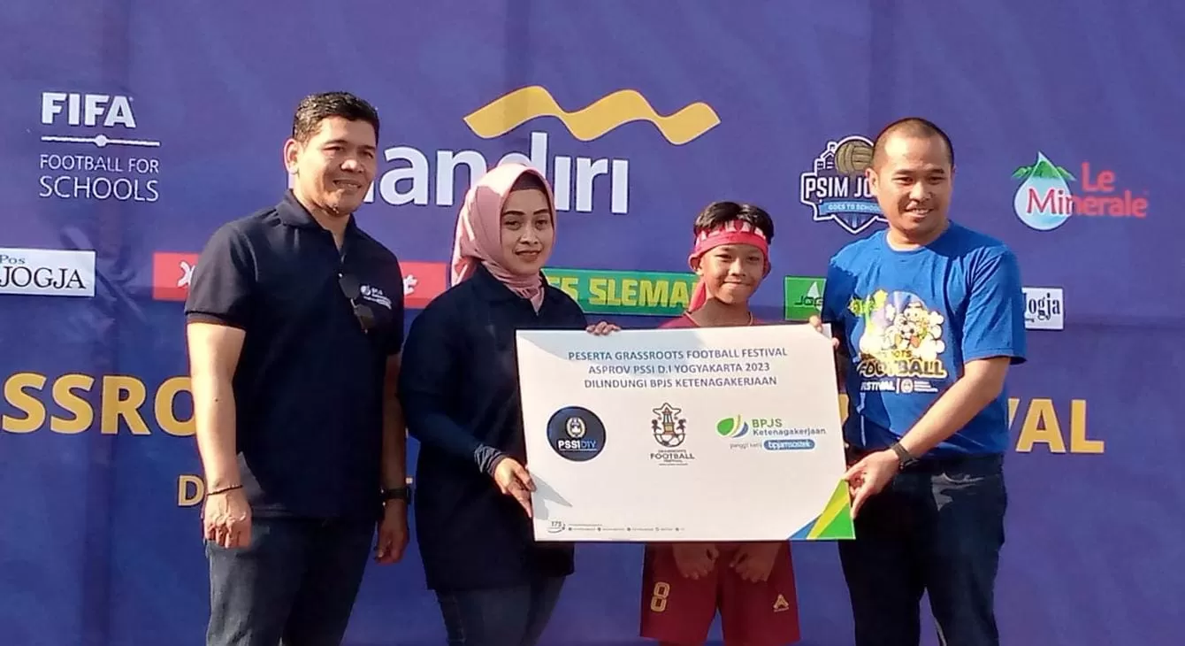 BPJamsostek memberikan perlindungan untuk 2.280 pesepakbola cilik peserta Festival Grassroot GKR Mangkubumi (BPJamsostek )